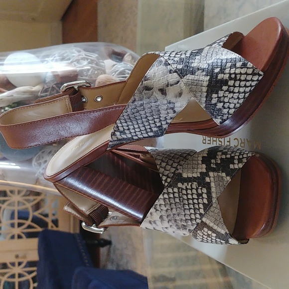 Excellent Condition - Marc Fisher 4" Block Heel .5" Platform Sandals - Picture 4 of 5
